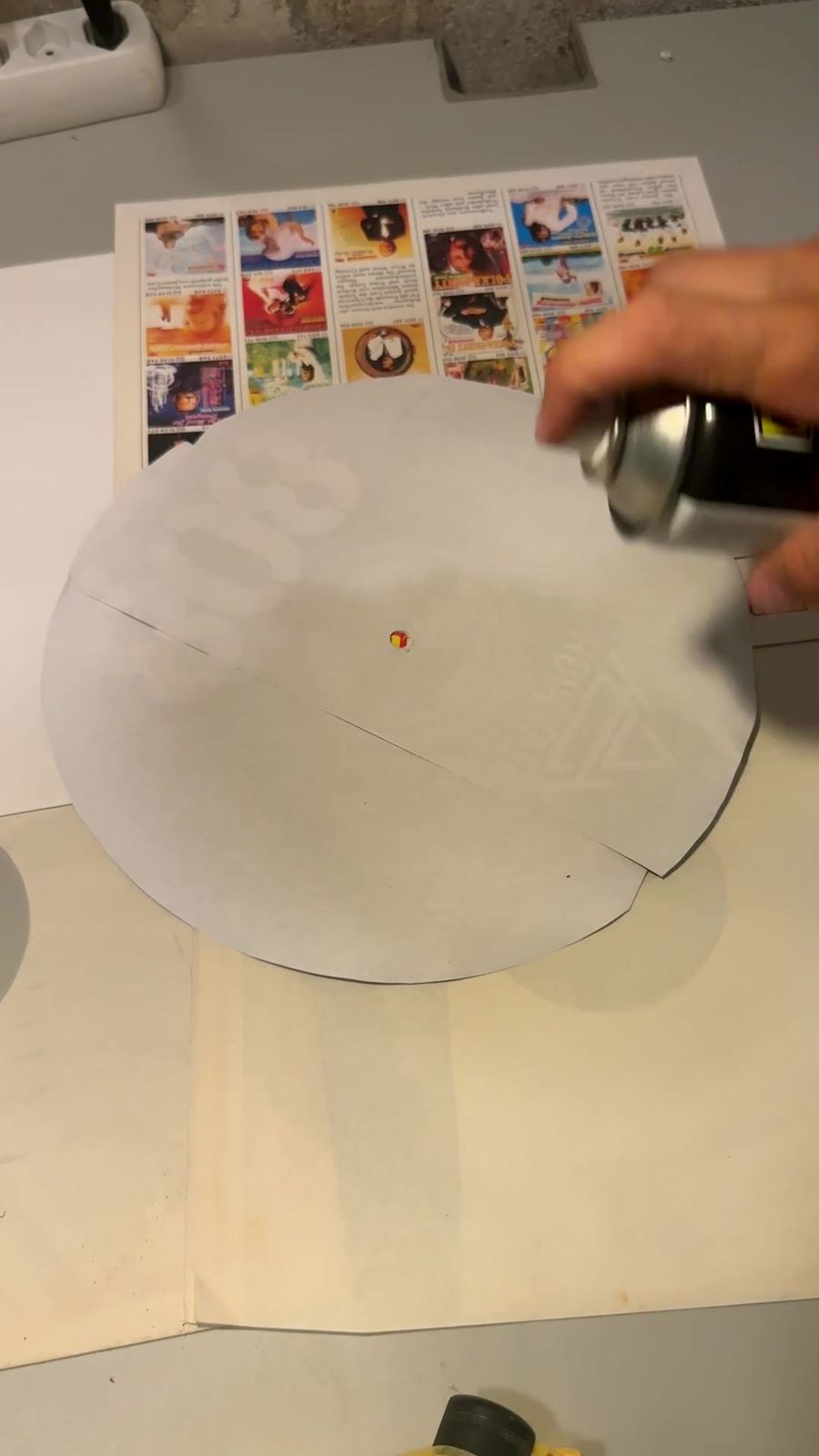 Label wird lackiert &ndash; Phonoclocks Werkstatt